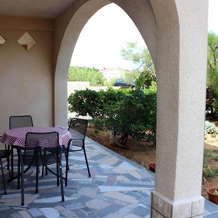 Apartment Dar Pag Town Exterior photo